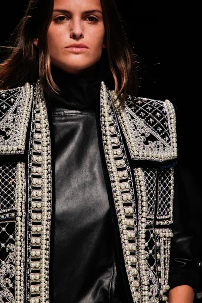 Look 32